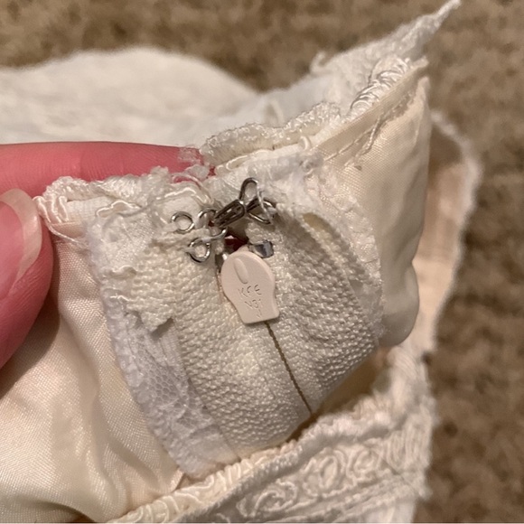 VINTAGE OFF WHITE LACE DRESS - Picture 6 of 11